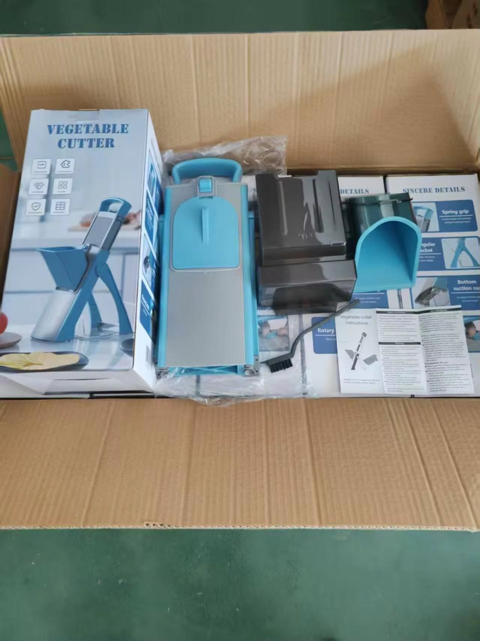 LDHER vegetable cutter packaging contents: body, container, strainer scoop, brush and instruction leaflet